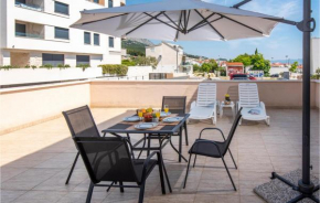 Nice Apartment In Podstrana With Kitchen